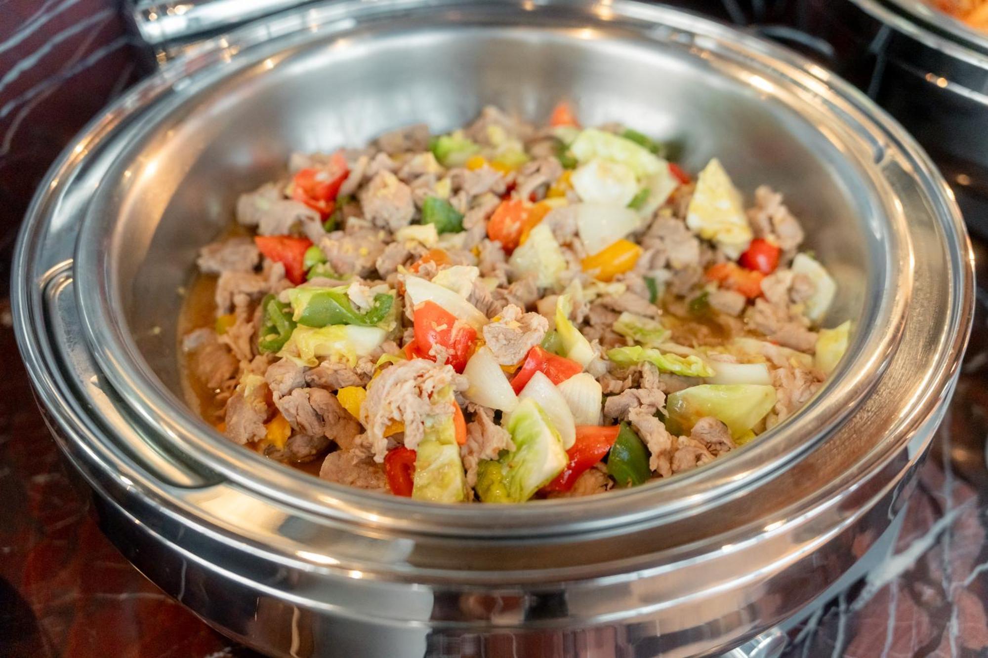 Hotel Ascott Embassy Sathorn Bangkok Exteriér fotografie A chafing dish