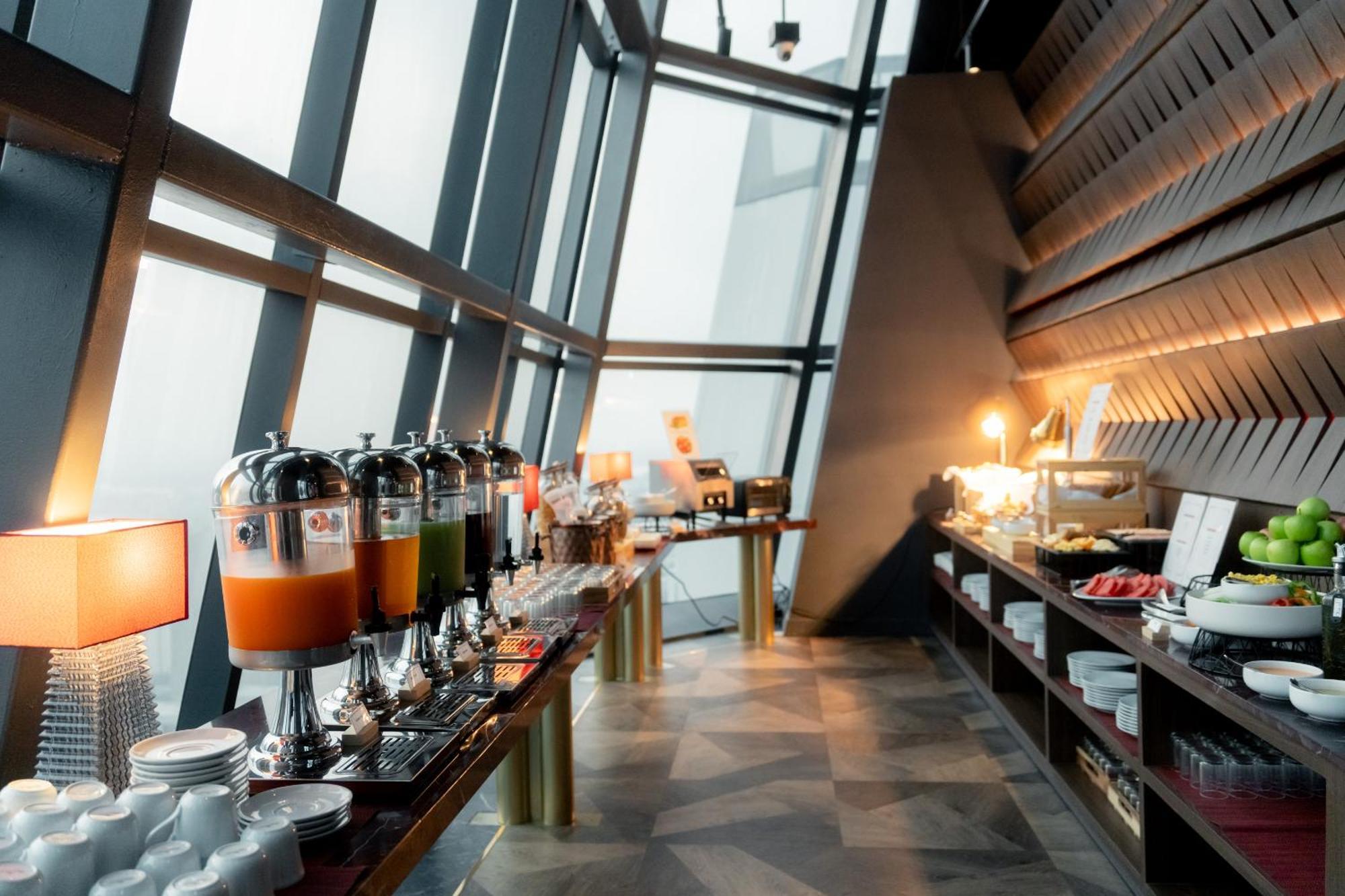 Hotel Ascott Embassy Sathorn Bangkok Exteriér fotografie The lounge at the airport
